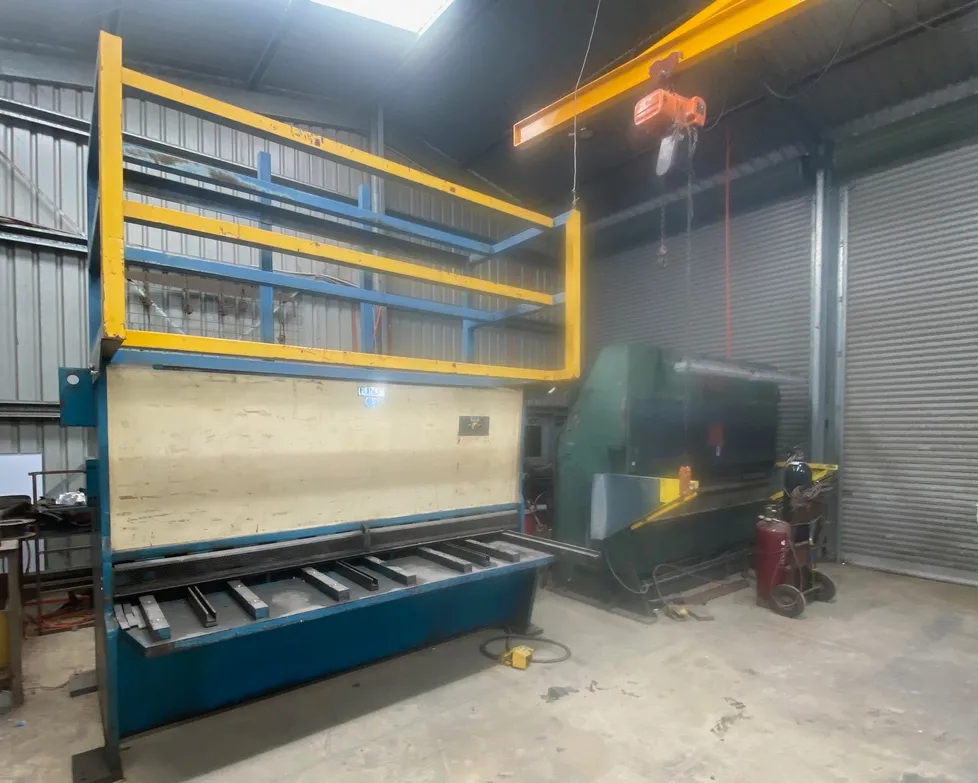 Guillotine and folding